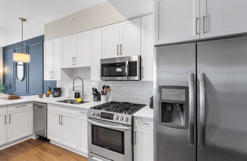 The Gulch Apartment | Elegant Nashville Stay WiFi In-Unit Laundry Free Covered Parking