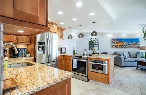 Kihei House | Elegant Oceanfront Vistas