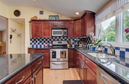 Syosset House | Elegant private resort style North Shore home