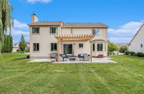 Ann Arbor House | Elegant Residence 3 Miles from UM Stadium