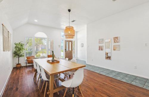 Fossil Creek House | Elite 4BR 2BA Holiday Home with Hot Tub, Pool, and BBQ