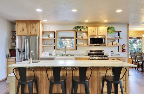 Duck Creek Village Cabin | Empty Saddle - 6 bedrooms/3.5 baths