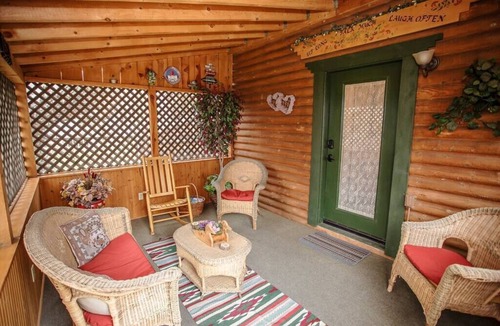 Chama Cabin | Encanto Lodge - Downtown Chama 1 Block From Train