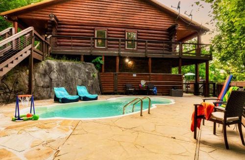 Gatlinburg - Pigeon Forge House | Enclave - 5 Suites - Private Outdoor Pool - Arcade - Fire Table - Outdoor Kitchen - Hot Tub