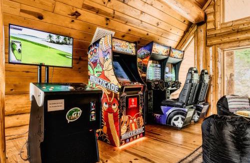 Gatlinburg - Pigeon Forge House | Enclave - 5 Suites - Private Outdoor Pool - Arcade - Fire Table - Outdoor Kitchen - Hot Tub
