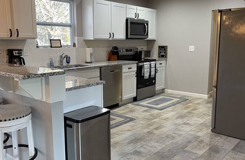 South Haven House | Endless Adventures! Huge Firepit, Pool Table, Sleeps 12, Close to Everything!
