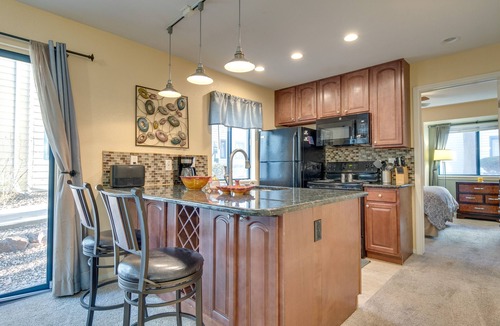 Englewood Apartment | Englewood Apt w/Patio in Denver Tech Center