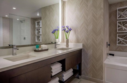 Jewell Heights - Hoffman Heights House | Enjoy a Comfortable Stay at our Aurora, Colorado Room !