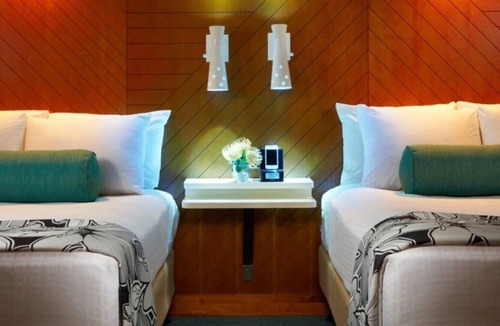 Waikiki Hotel | Enjoy Complimentary Breakfast | 3 Relaxing Rooms | Outdoor Pool