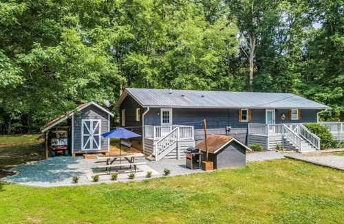 Macon House | Enjoy peaceful lake life at the Cozy Lake Gaston Estates Cottage!