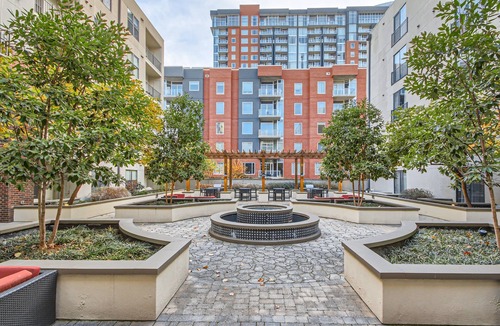 The Gulch Apartment | Enjoy the sounds of the City and Live Music - Downtown