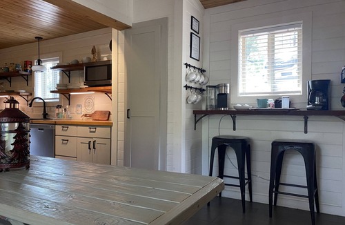 Ruidoso Cabin | Enjoy views high above the river with a pleasant walk to Midtown shops and food.