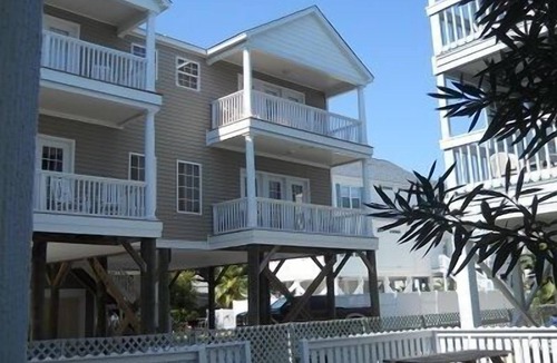 Garden City House | Enjoy your own private pool or take a quick walk to the beach! Sleeps 10