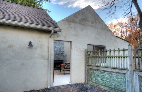 Columbia Cottage | Enjoy your stay in the country. Dog friendly with a fenced-in yard