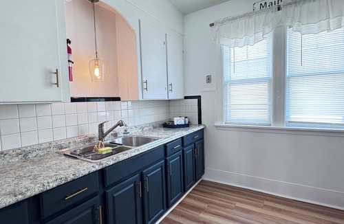 North Buffalo Apartment | Entire apt near Olmstead Delaware park, North Buffalo, Zoo, UB & 2 Hosp.
