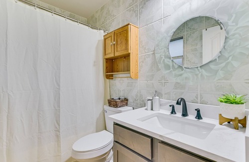 Stoney Ridge House | Entire home in Del Valle with backyard. Pet-friendly!