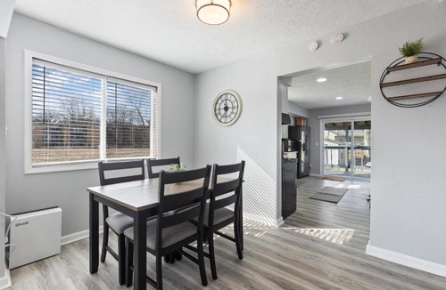 Lansing House | Entire Home Near MSU and Local Hospitals with Fast Wi-Fi & Dedicated Office