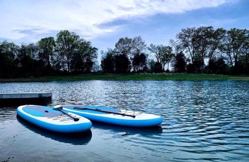 Marion House | Entire Three Cabins Property Perfect for Big Groups in Marion, Illinois