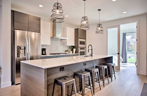 Englewood House | Epic New Home, Prime Location & 5BD