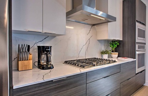 Englewood House | Epic New Home, Prime Location & 5BD