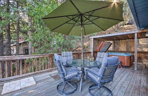 Crestline House | Epic Winter Cabin Retreat in Crestline with Hot Tub!