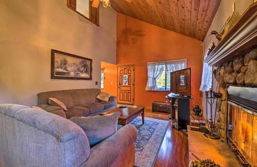 Crestline House | Epic Winter Cabin Retreat in Crestline with Hot Tub!