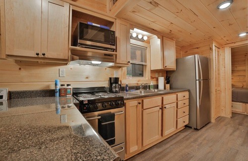 Lookout Valley Neighborhood Association Apartment | Ernie Cabin | Wauhatchie Woodlands Tiny Cabin