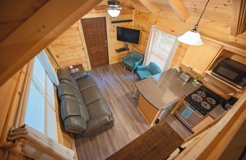 Lookout Valley Neighborhood Association Apartment | Ernie Cabin | Wauhatchie Woodlands Tiny Cabin