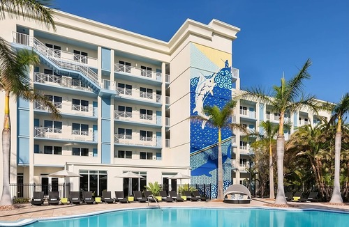 New Town House | Escape To Paradise in Key West! Relaxing Room, Minutes Away From The Beach!