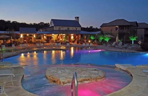 Leander Condo | Escape To The Hollows on Lake Travis/golf card provided