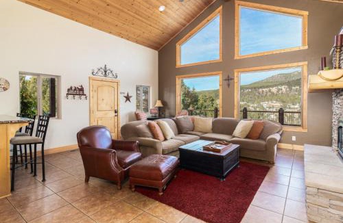 Zion National Park East Entrance House | Escape to Tranquility: Amazing Cabin Near Zion