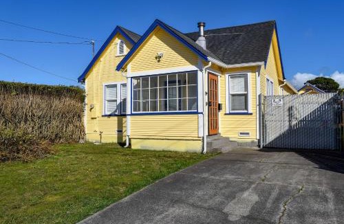 Eureka House | Eureka Cottage Near Sequoia Park and Old Town!