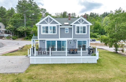 Weirs Beach House | 🌟 Exciting Lakefront Getaway Awaits – Your Ultimate Vacation Experience! 🏡🌊