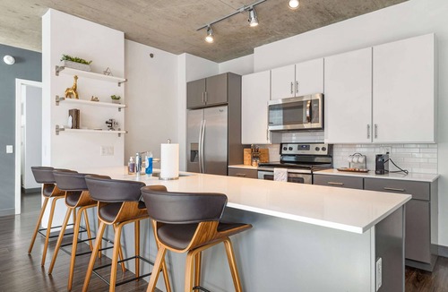Downtown Chicago Apartment | Exclusive 3BR with Views, Ideal for Tourists
