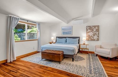 Three Lakes House | Exclusive Lakefront For 10 with Sauna Kayaks Peace