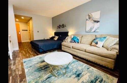 Snowshoe Condo | Expedition 215| Ski in/out, A/C, Central village