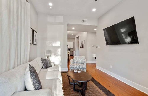Faubourg Delassize Apartment | Experience New Orleans! 5Bd Rooms 3.5 Bathrooms, Centrally Located