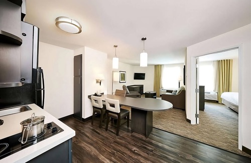 Gateway Hotel | Explore More of Austin, TX! Spacious 1BR Suite with Kitchen, Pets are Allowed!