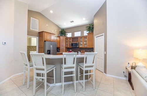 Central Naples House | Exquisite 4 bedroom pool & spa home overlooking a breathtaking lakeview