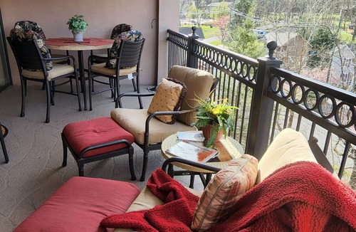 Gatlinburg Condo | FABULOUS CONDO ABOVE ROARING FORK STREAM w/MOUNTAIN VIEWS!n