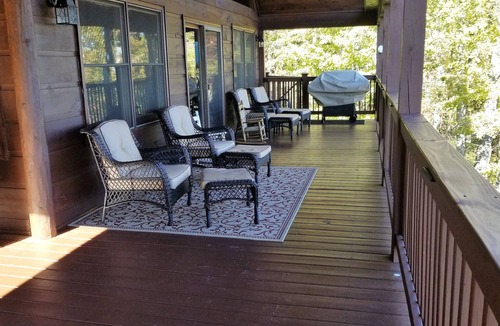 Blue Ridge House | FALL COLOR & APPLES!Long Range View. Pets Ok.Fenced yard.Christmas ‘25 available
