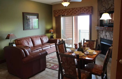Gatlinburg Resort | Fall colors! WG resort, Close to downtown, Indoor waterpark, breathtaking views