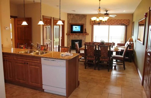 Gatlinburg Resort | Fall colors! WG resort, Close to downtown, Indoor waterpark, breathtaking views