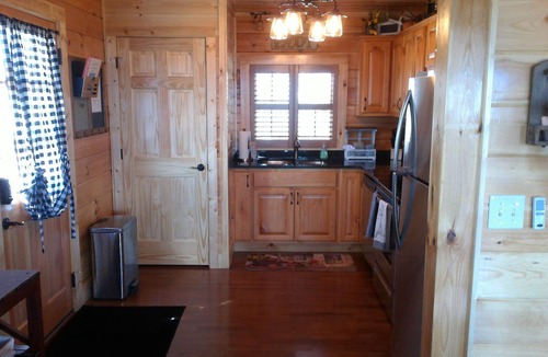 Gatlinburg - Pigeon Forge Cabin | Fall openings! MAJESTIC MTN views! 2BR2BA 12 min to PWY Hot Tub GAME ROOM!