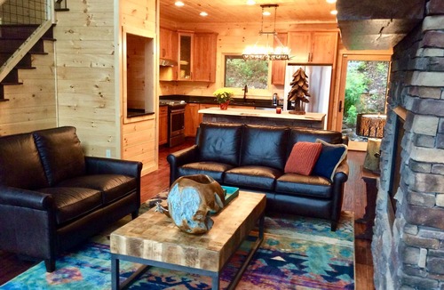 Gatlinburg - Pigeon Forge Cabin | Fall Special Rates - Mt Le Conte Veiws, 3 King Suites Theater room Pool Fire Pit