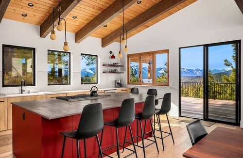 Cle Elum House | Fall-Winter fun! 5bd/4.5ba with spectacular views in the center of the resort!