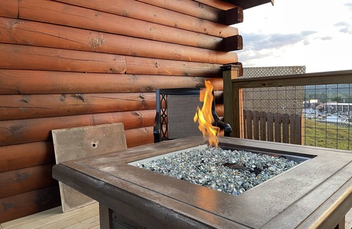 Pigeon Forge Cabin | Falling Rock-Walk to the Parkway- Hot Tub - Gas Fire Table - Community Pool