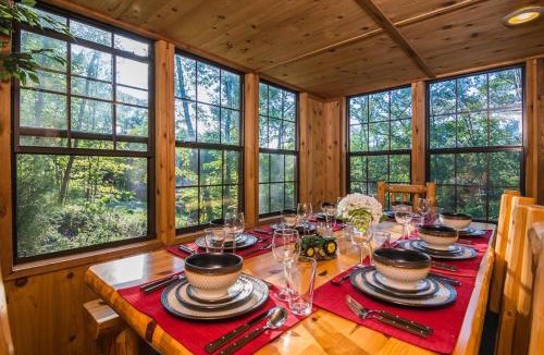 Points House | Family Cabin on 6 Acres with Lake Access and Hot Tub!