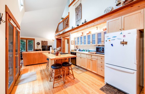 Bainbridge Island House | Family-Friendly Home with Woodland Views, Fireplace & Free WiFi - Walk to Beach