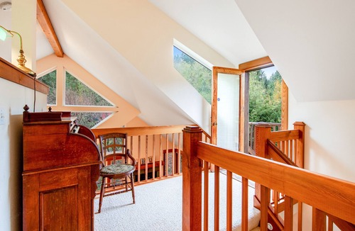Bainbridge Island House | Family-Friendly Home with Woodland Views, Fireplace & Free WiFi - Walk to Beach